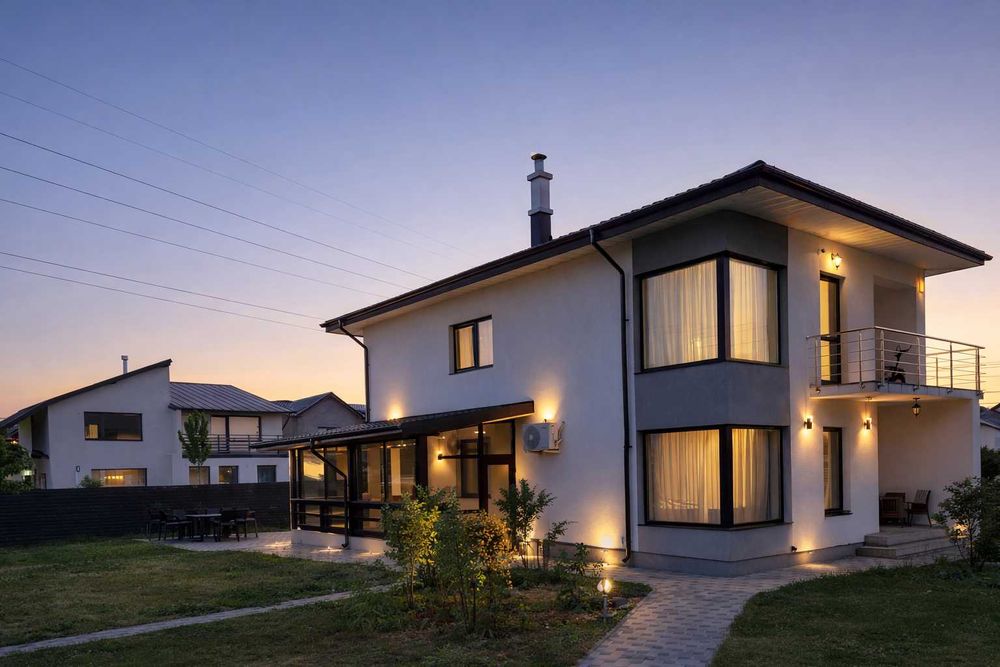 Vilă modernă elegantă în Ploieștiori (Blejoi) | 600 mp teren | Complet mobilată | Șemineu | 3 băi | Gata de mutare