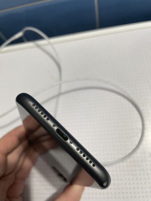 iPhone 11 64gb акб90%