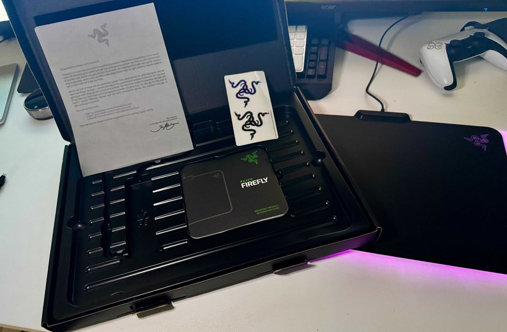 Геймърски пад Razer Firefly Hard Edition (RGB) - Пълен комплект
