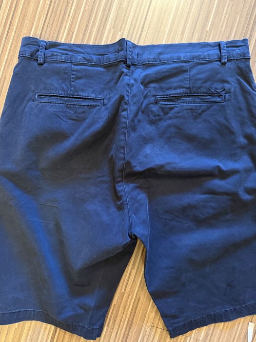 Pantaloni scurti
