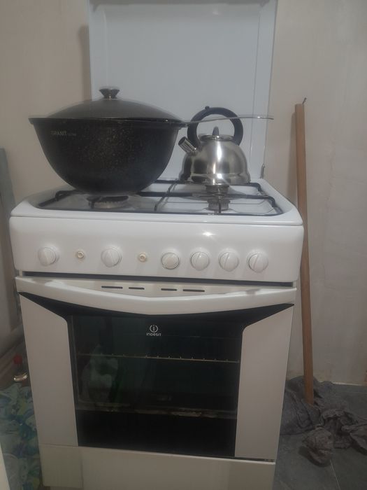 Газ Indesit сотилади