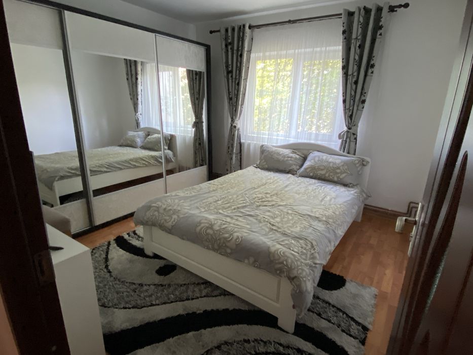 Inchiriez apartament cu 2 camere decomandate