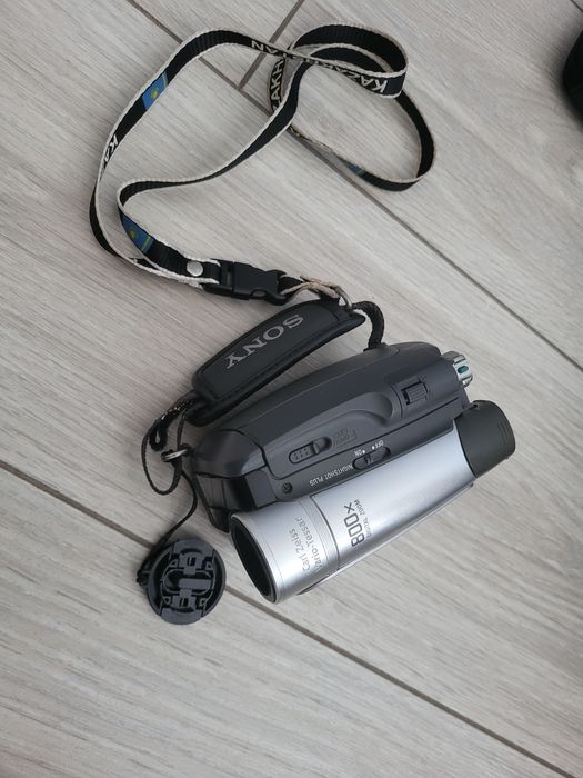 Видеокамера, фотоаппарат и видеоплеер