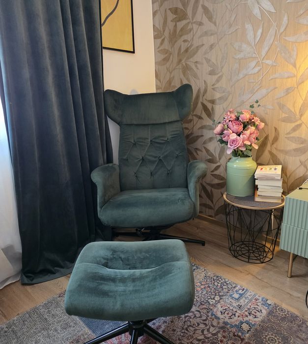 Fotoliu catifea verde cu taburet