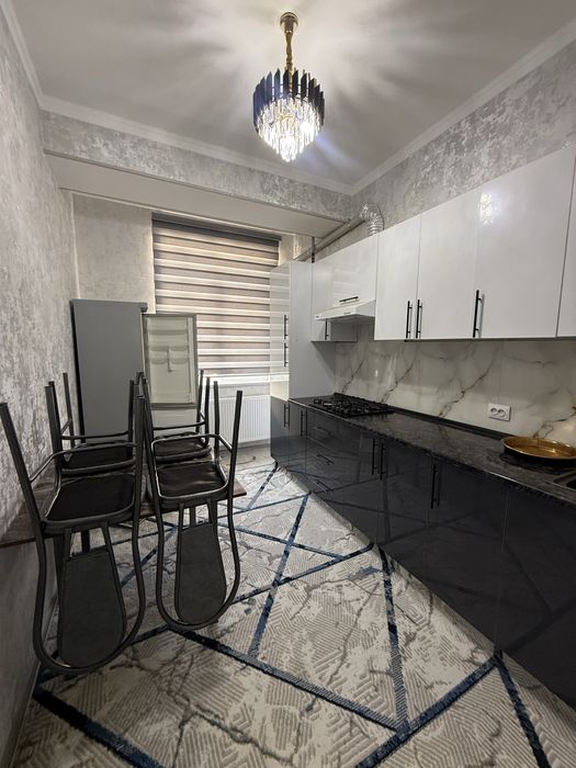 Сдается 1х комнатная квартира на 6 этаже Цум 250 $