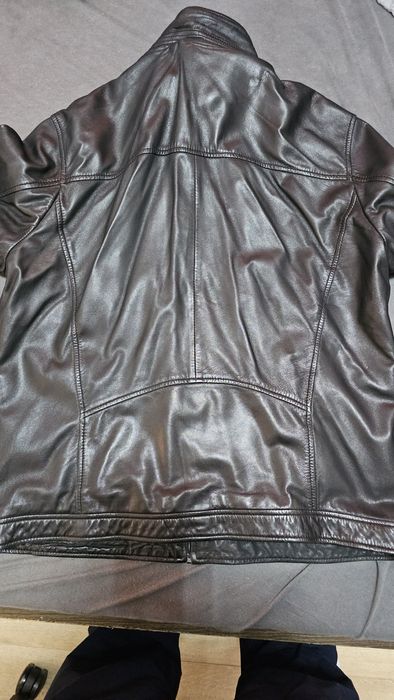 Vând geacă originală Carlo Colucci, confecționată din piele naturală