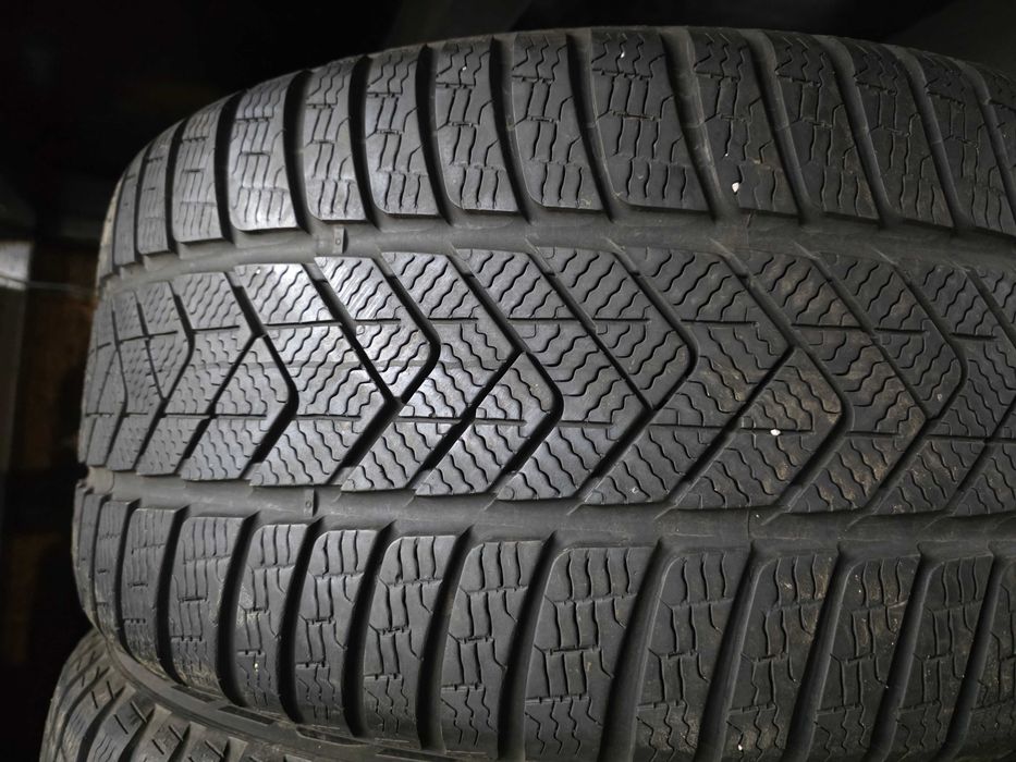 Зимни гуми пакет 225 45 18 и 255 40 18 - Pirelli BMW