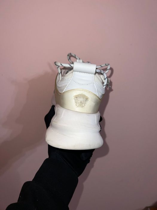 Versace chain reaction