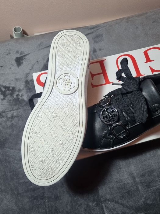 Adidasi teniși Guess