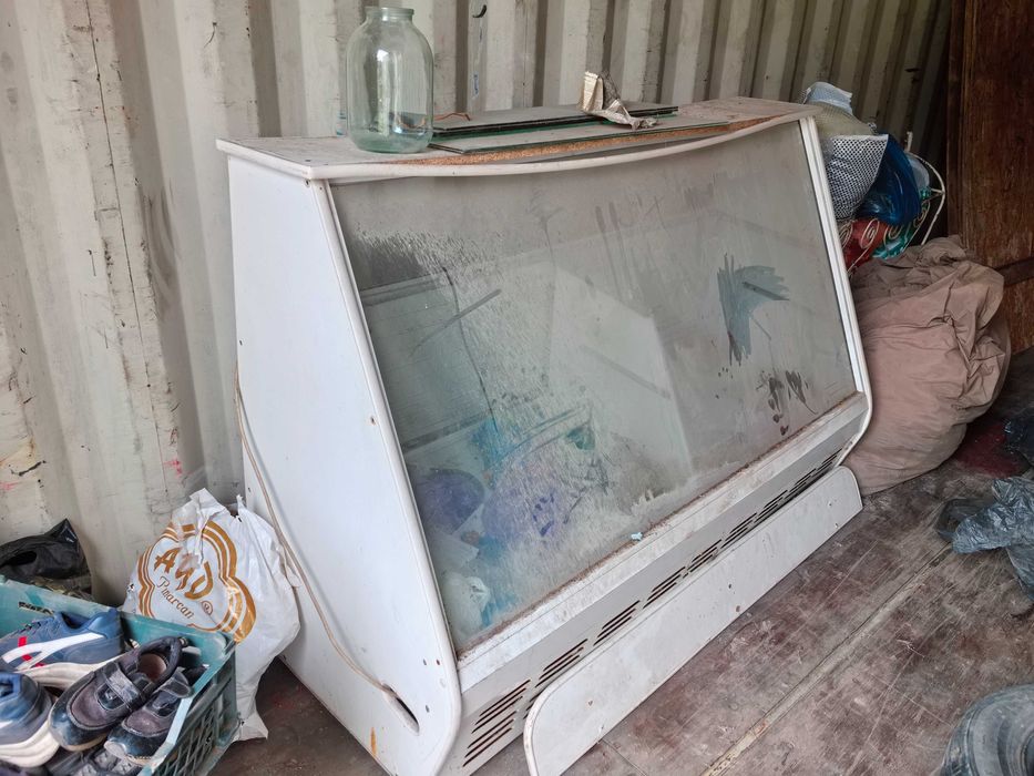 Продам витринный холодильник