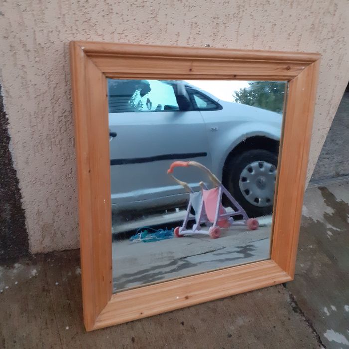 Oglinzi de pus în cameră .Și geam termopan