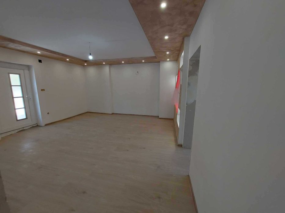 Продава се Тристаен апартамент в Търговище, Център - 120 кв.м за 668 €/кв.м - Снимка #3