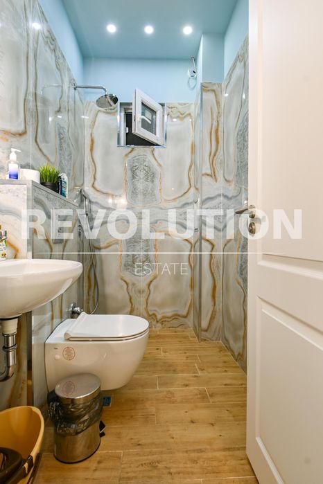 Дава се под наем Тристаен апартамент в София, Център - 55 кв.м за 860 € - Снимка #8