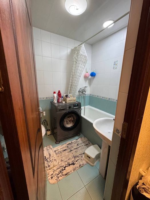 Мирабадский район, ор-р: Американская школа, 2/4/4, (49м2)