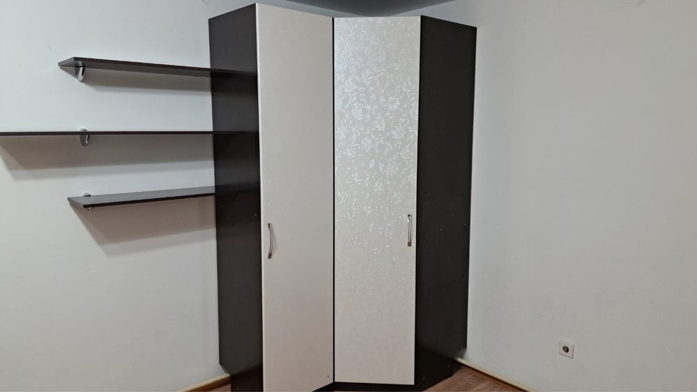 Шикарный шкаф , в отличном состоянии.