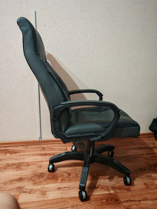 Продам кресло офисное