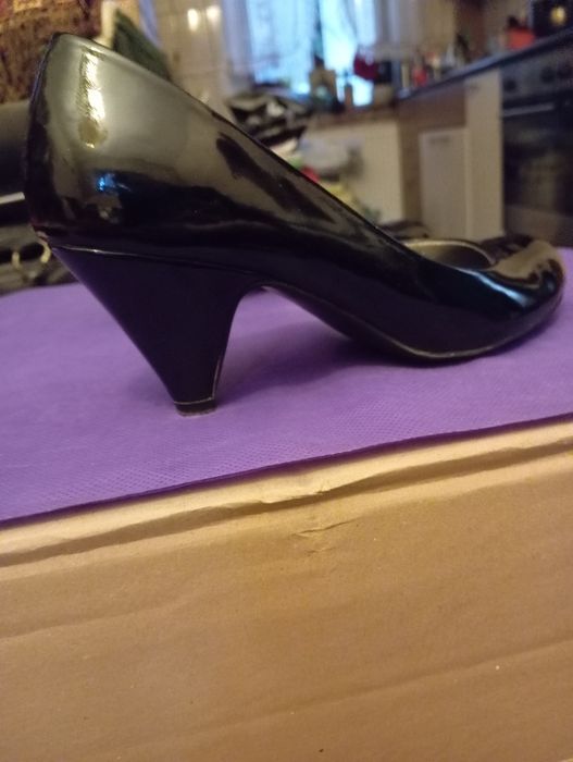 Pantofi de piele lăcuită nr 36