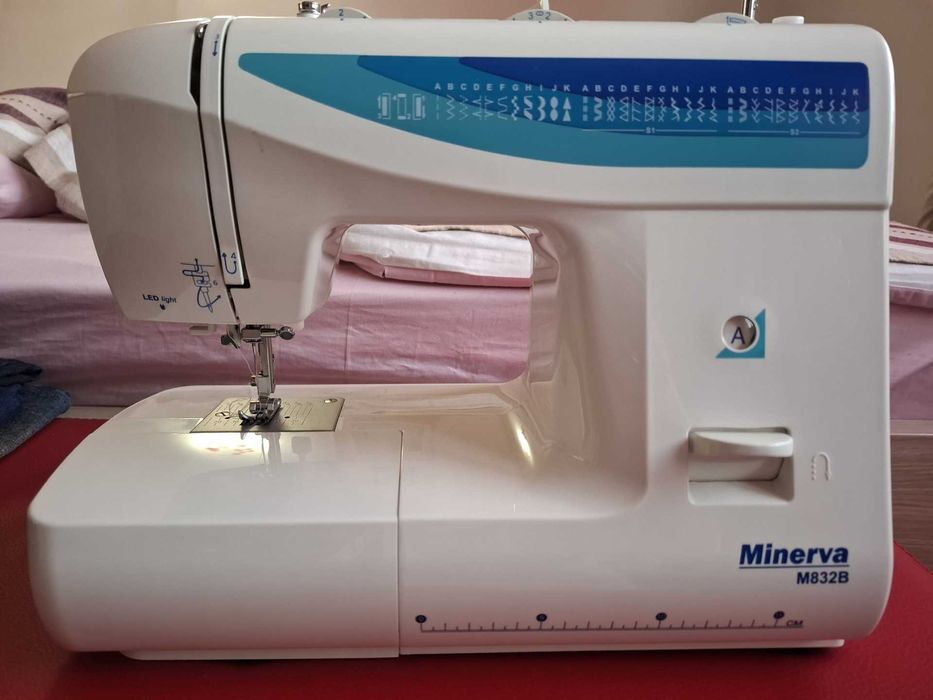 Masina de cusut Minerva M832B