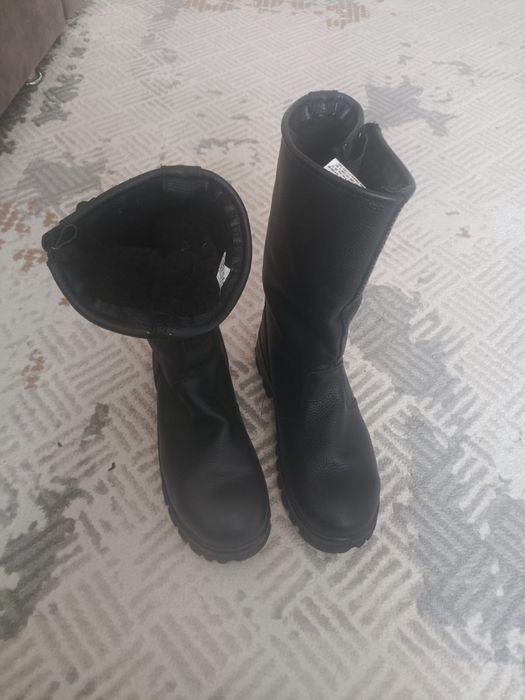 Продам мужские ботинки
