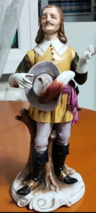 Фарфоровые статуэтки три мушкетера