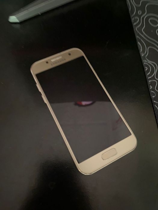 Продам Samsung A3 2017