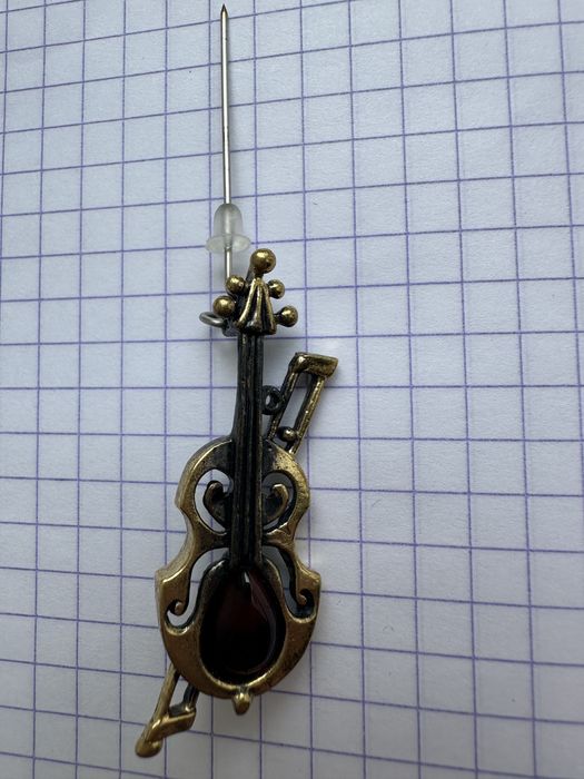 Брошка кулон скрипка