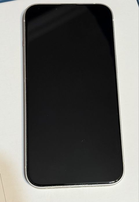 Продам Iphone 13