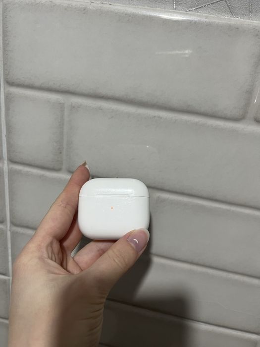 Продам оригинальные AirPods 3