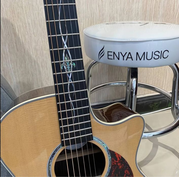 Продам гитару Enya