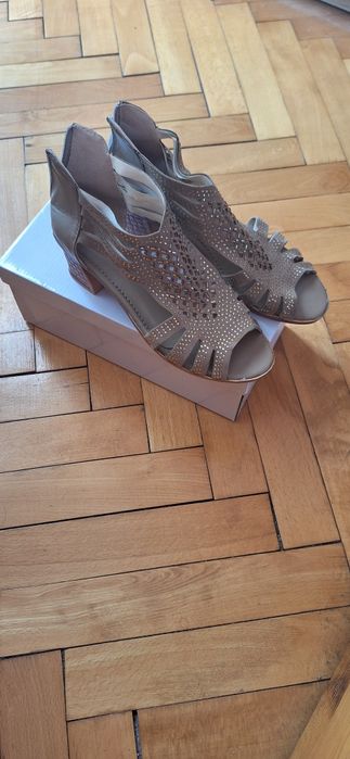 Дамски обувки /боти N:39