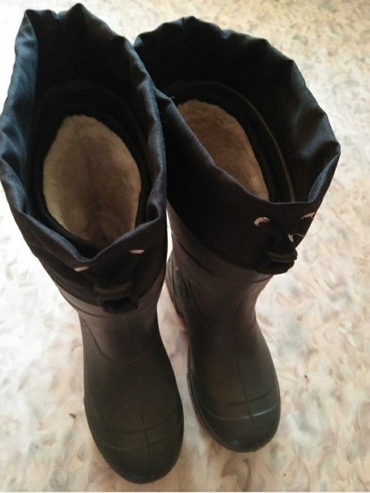 Военный бушлат и Сапоги.