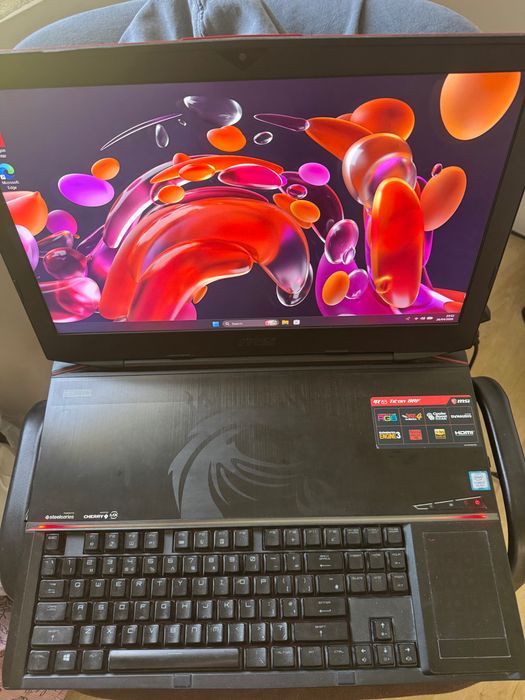 Laptop gaming MSI GT83 TITAN 8RF