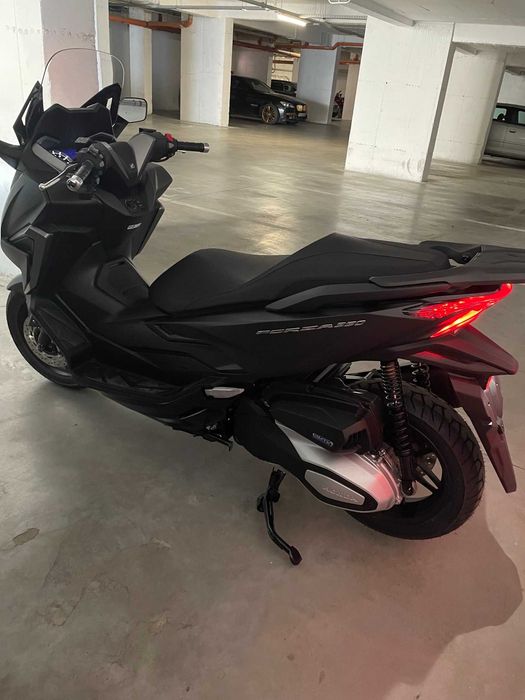Honda forza 350    .
