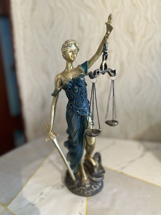 Статуэтки, сувениры для дома