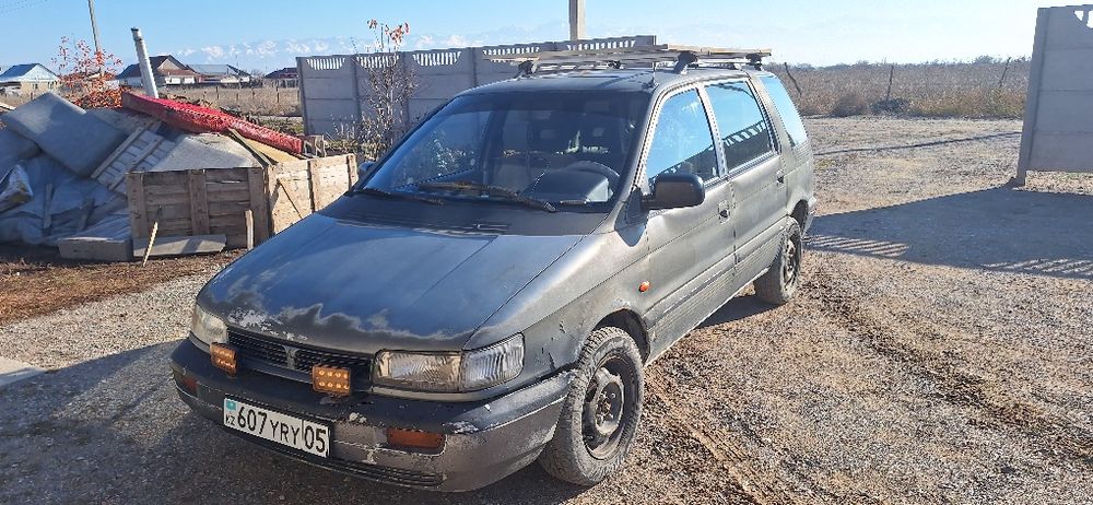 Митсубиси Спейс Вагон