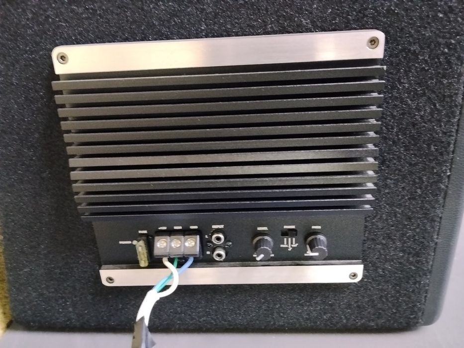 JBL саббуфер активный