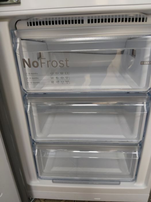 Като нов иноксов комбиниран хладилник  Бош Bosch Total No Frost  A+++ с две години гаранция!