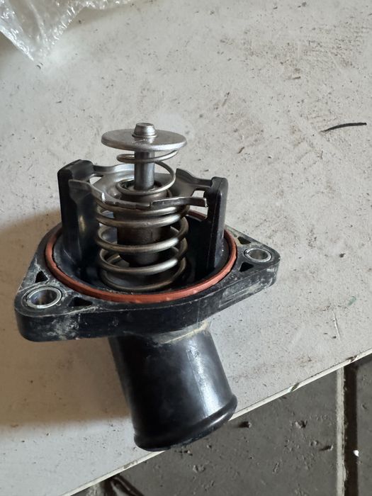 Термостат от тойоты ленд крузер 200