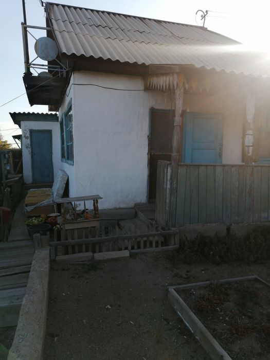 Дача на берегу соленого озера