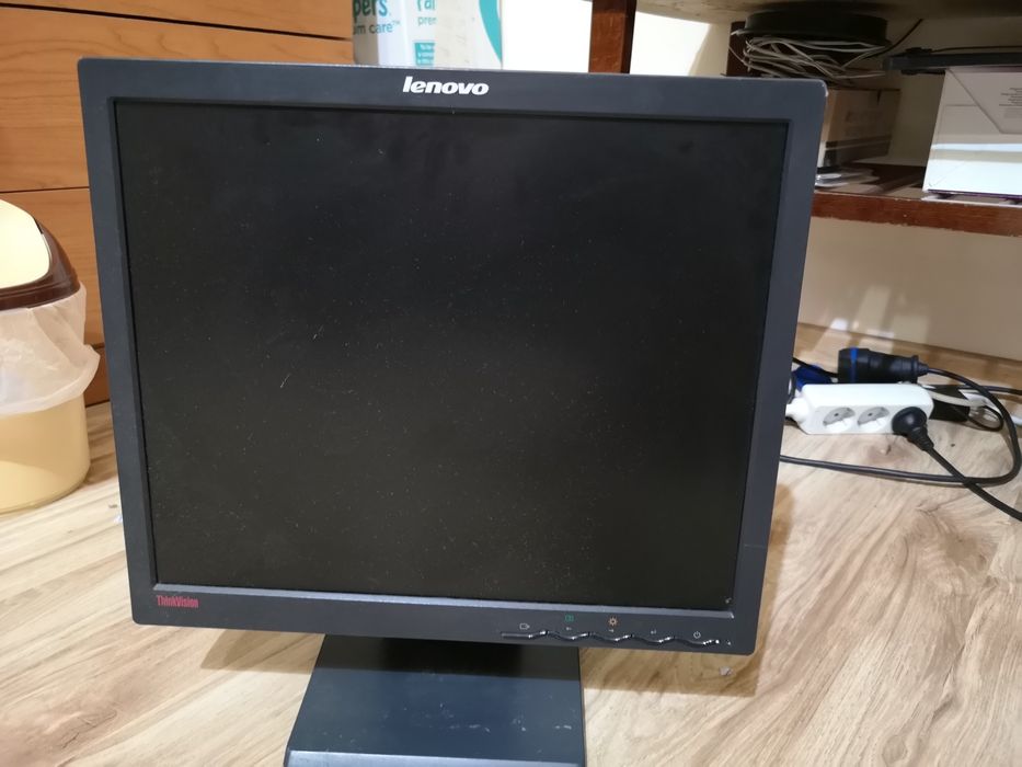 Monitor Lenovo ThinkVision 17" - Ideal Office / Supraveghere