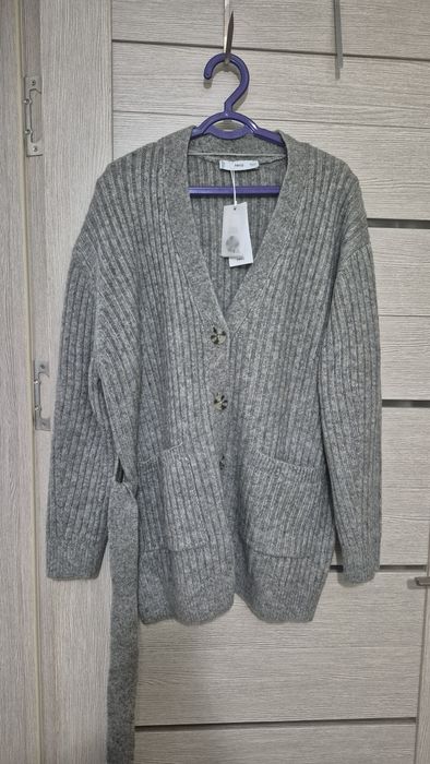 Кофта на пуговицах.