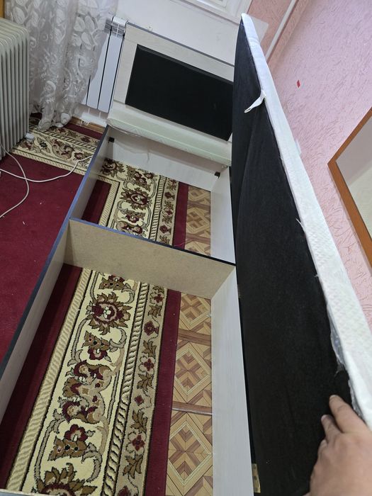 Срочно продается диван кровать в отличном состоянии