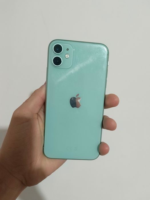 Продам iPhone 11  в красивом цвете.