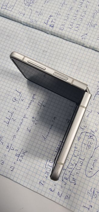 Обменяю z flip 3 в идеале