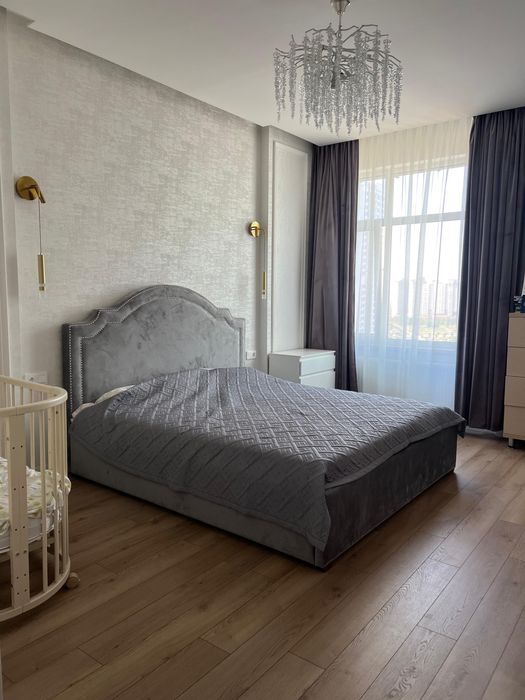 Двуспальная кровать