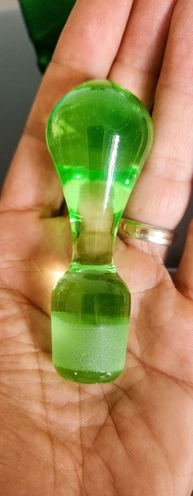 Art deco, decantor sau sticlă mare de parfum cu dop din sticla de uraniu