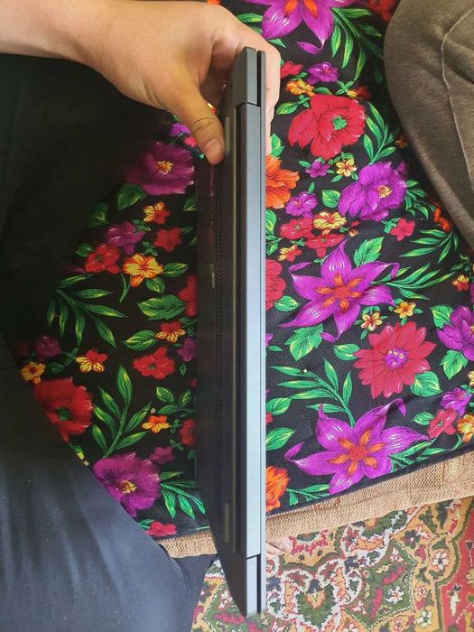 Yangi Ishlatilmagan noutbuk sotiladi