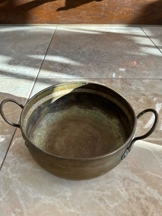 Медни саксии за цветя, съдове