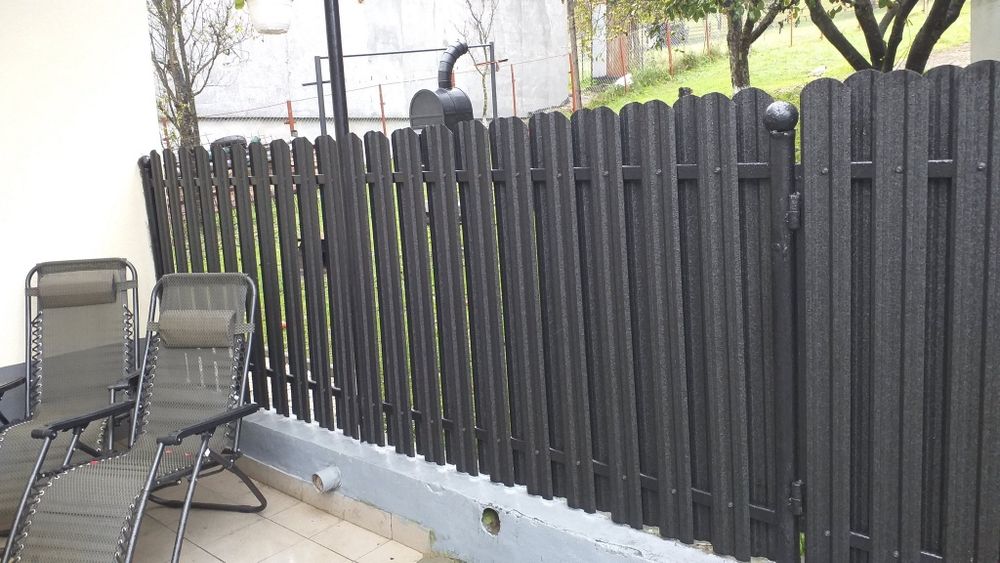 Executăm garduri tip jaluzea șipcă metalică si porti din fer forjat
_t