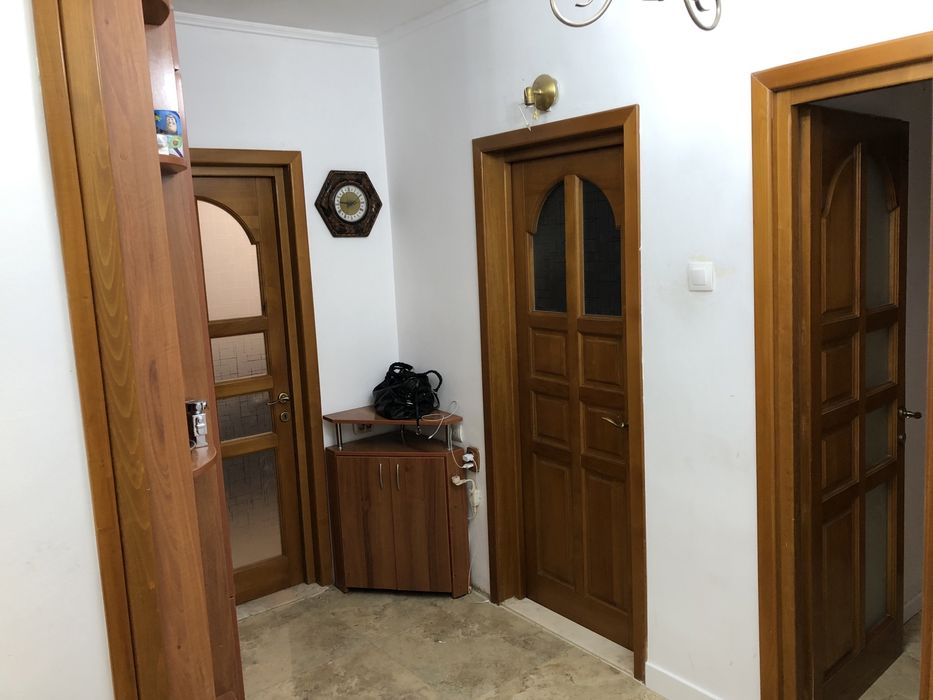 Apartament 4 camere+curte individuala